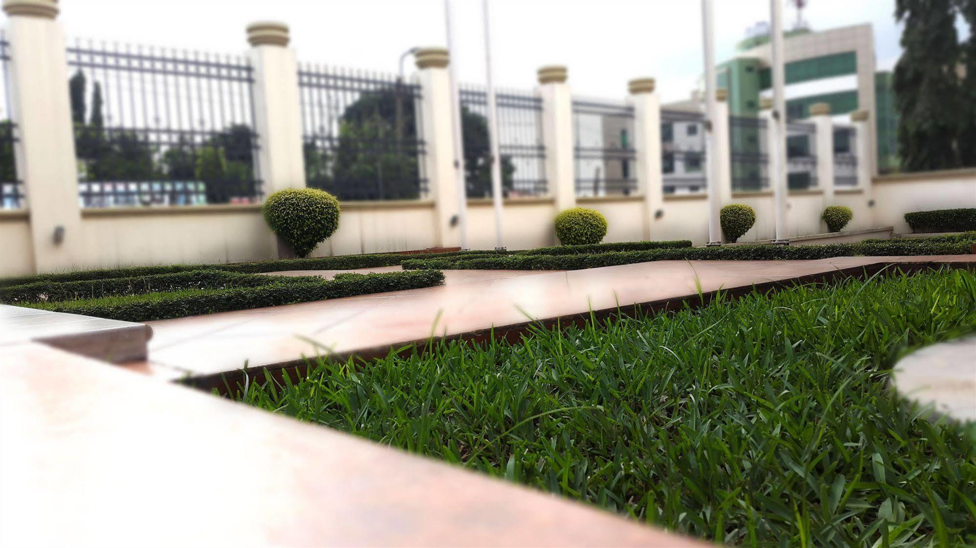 M Plaza Hotel 阿克拉 外观 照片